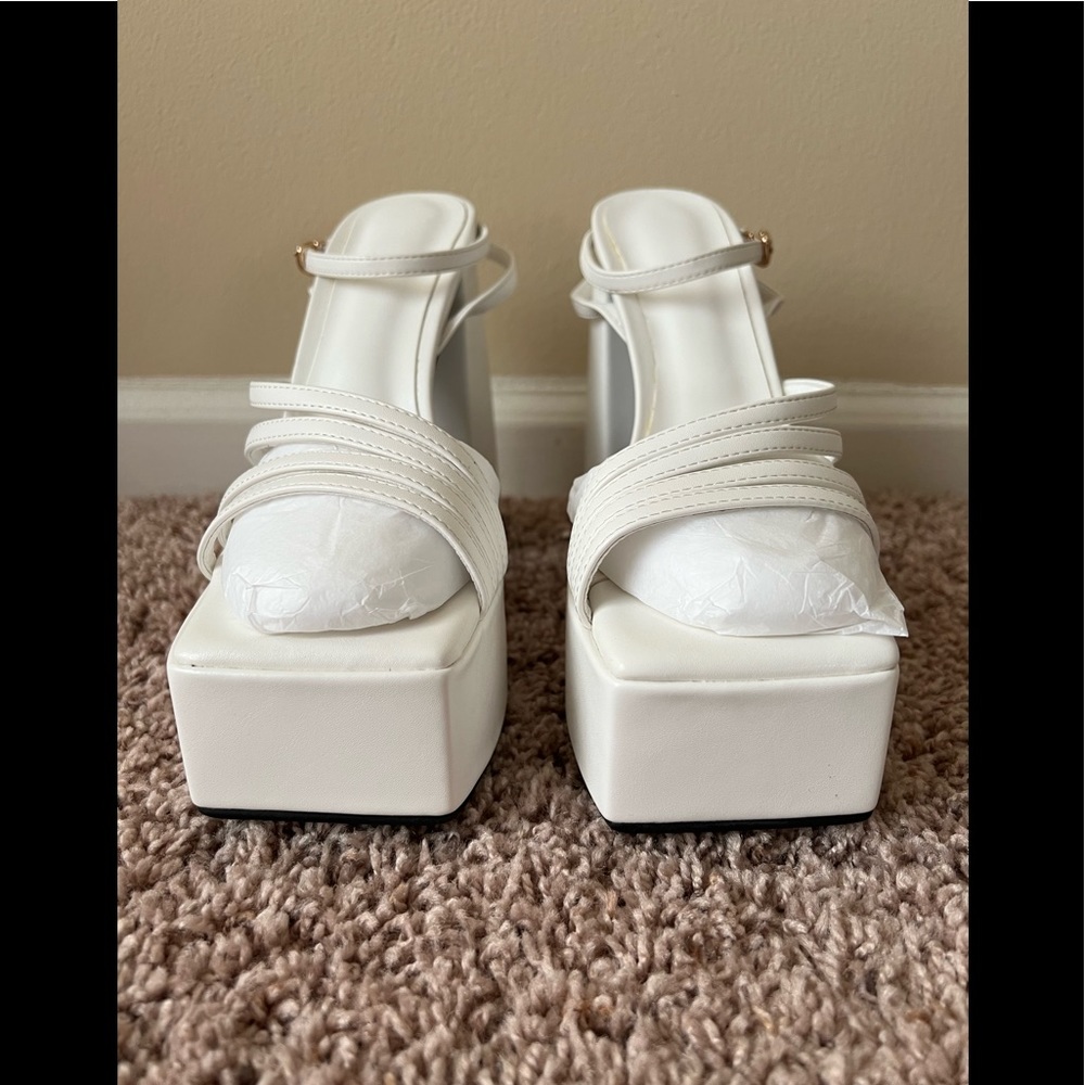 White platform sandals 👡 - Picture 5 of 8